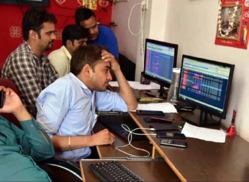 BSE का 30 शेयरों वाला Sensex 600 अंक टूटकर ओपन हुआ, निफ्टी 180 अंक फिसला