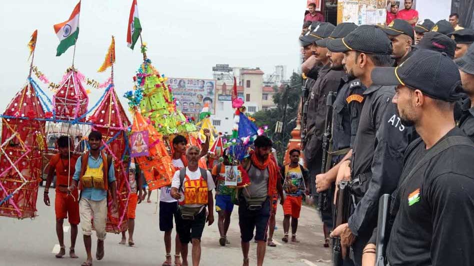 मेरठ में बढ़ते कांवड़ियों के दबाव और और इंटेलिजेंट इनपुट पर प्रशासन ने RAF, PAC और हजारों पुलिसकर्मियों व ATS का भी सहयोग लिया