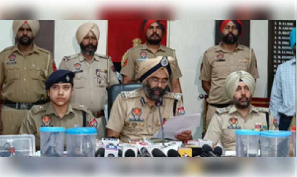 पुलिस कमिश्नर की टीम ने हथियारों की तस्करी करने वाले आठ लोगों के एक गिरोह को पकड़ा, बड़ी सफलता मिली