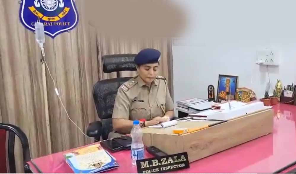 महिला पुलिस इंस्पेक्टर ने थाने में चढ़वाई बोतल, बीमारी के बाद भी नहीं ली छुट्‌टी