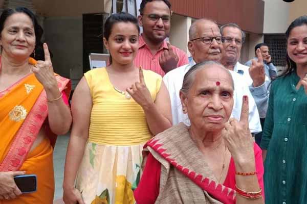 इंदौर में वार्ड 83 के पार्षद पद उपचुनाव के लिए वोटिंग जारी, 6 उम्मीदवार हैं मैदान में