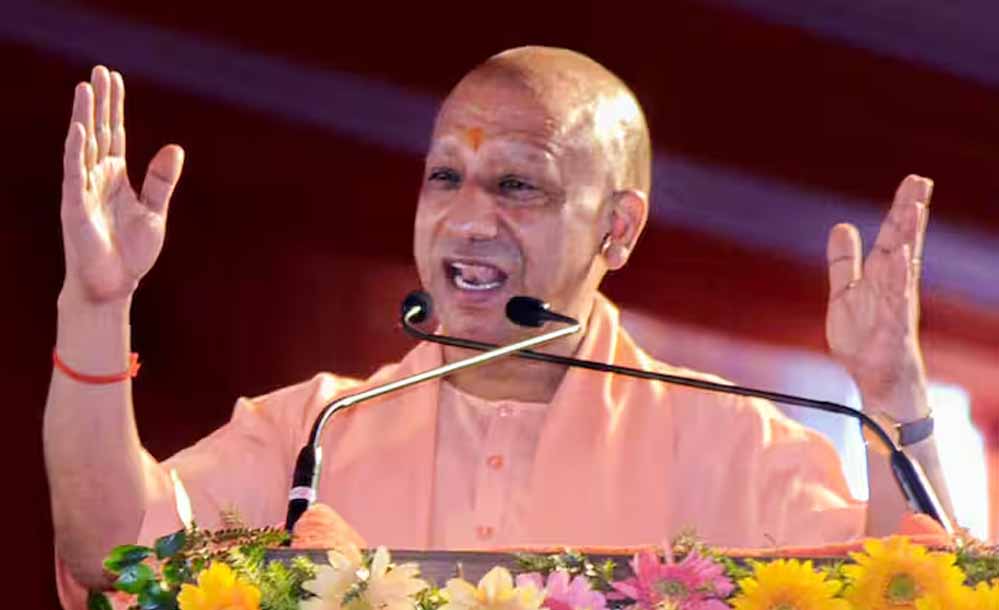 अखिलेश यादव पर CM Yogi का प्रहार, बोले-ये गुंडे सीधे नहीं हो सकते