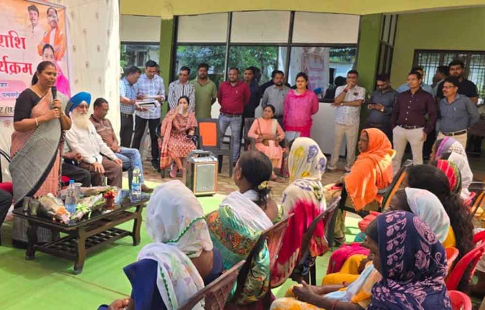 छत्तीसगढ़-पत्थलगांव के किसानों को मिला नहर मुआवजे का चेक