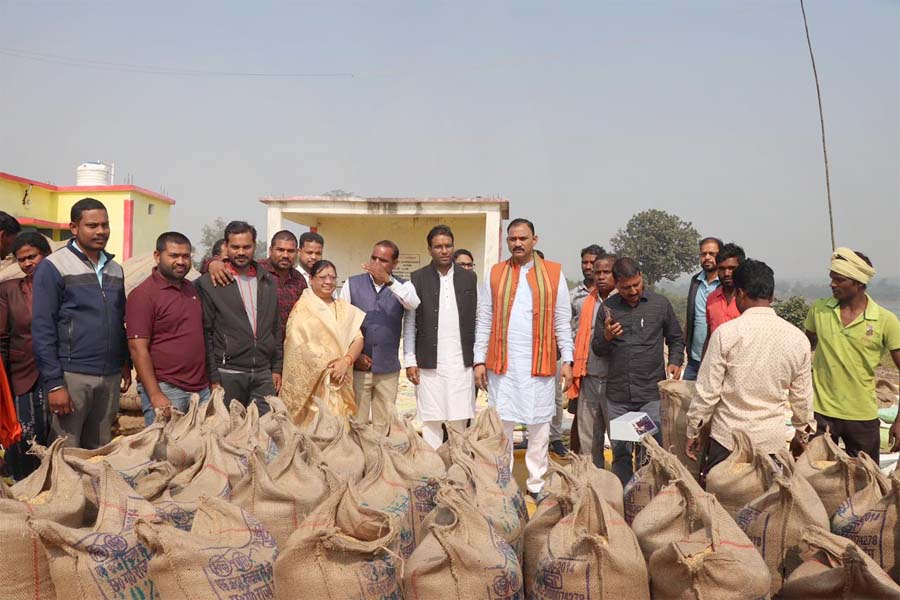 धान खरीदी केंद्रों का निरीक्षण, खरीदी में शिकायत मिलने पर होगी कड़ी कार्रवाई : श्याम बिहारी जायसवाल