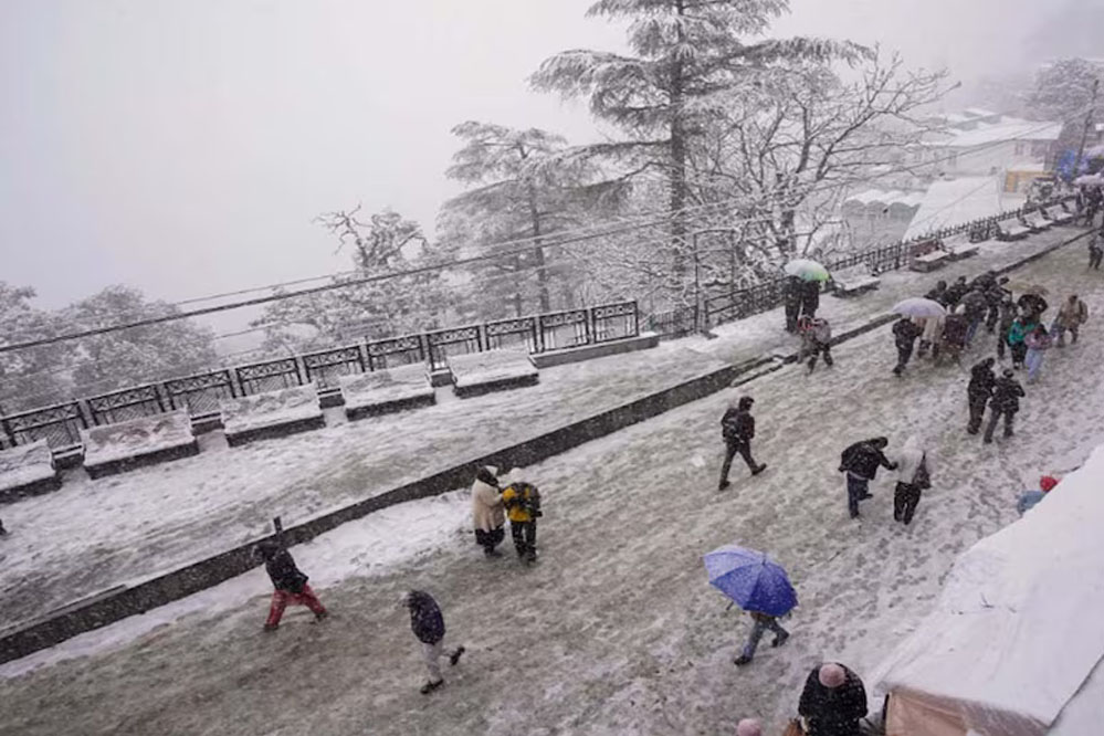 हिमाचल प्रदेश, उत्तराखंड, जम्मू कश्मीर में बर्फबारी का असर मैदानी इलाकों में दिखने लगा