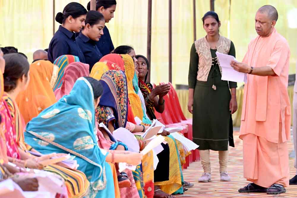 गोरखपुर पहुंचे सीएम योगी आदित्यनाथ बोले-नहीं होने देंगे किसी के भी साथ अन्याय