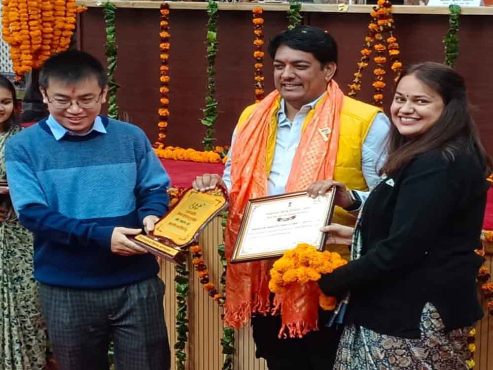 राजस्थान-बाड़मेर कलेक्टर टीना डाबी को मिला सम्मान