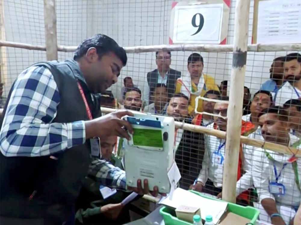 मतदान में EVM हैक करने का दावा कर फंसा सैयद शुजा, आयोग की अर्जी पर पुलिस ने दर्ज किया केस