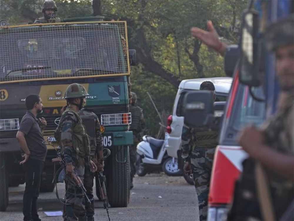 आज सुबह  उधमपुर में मंदिर के बाहर दो पुलिसकर्मी मृत पाए गए, कैसे हुई मौत?