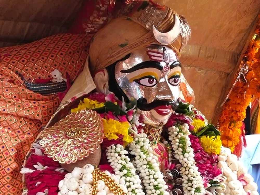 कुछ लोगों ने भगवान महाकाल के मुखारविंदों की प्रतिकृति बना ली, पधरावनी के नाम पर हो रहा भक्तों के साथ धोखा