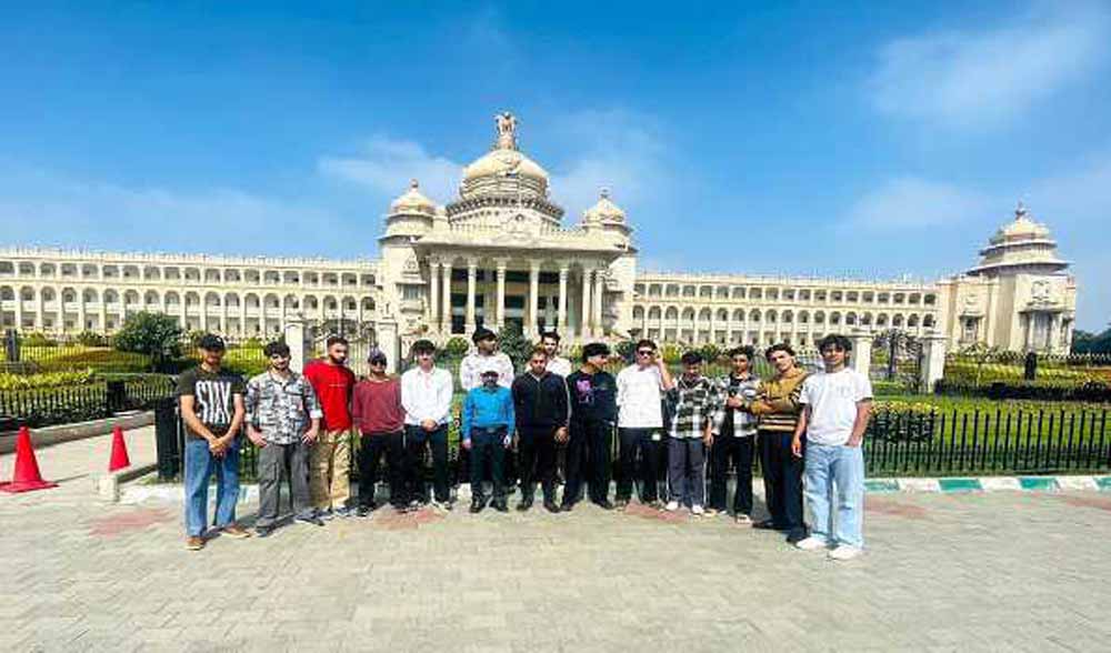 कुपवाड़ा के 15 छात्रों को भारतीय सेना की एक पहल के तहत शैक्षणिक दौरे पर ले जाया गया, ली जानकारी