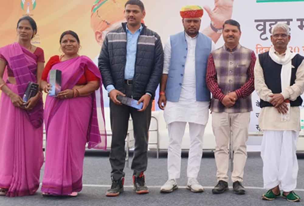 राजस्थान-उदयपुर में विकसित भारत प्रदर्शनी देखने पहुंचे जनजाति विकास मंत्री