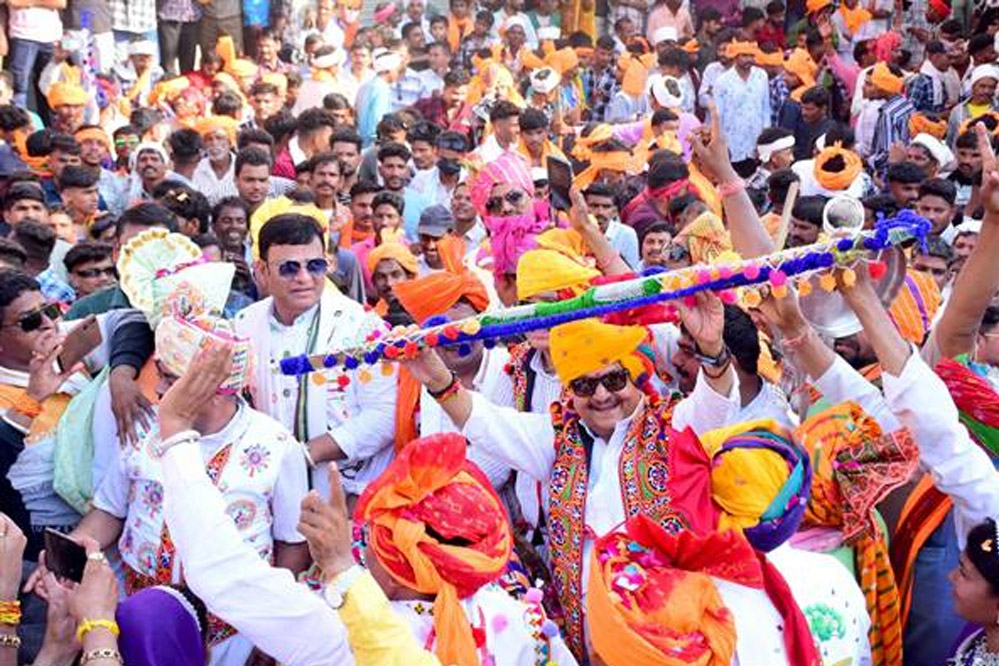 अलीराजपुर आकर भगोरिया महोत्सव में शामिल होकर में गर्व का अनुभव कर रहा हूँ : मंत्री विजयवर्गीय
