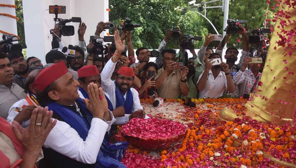 देश संविधान से चलना चाहिए, साजिशों के तहत खंडित की जाती रही हैं प्रतिमाएं:  सपा प्रमुख अखिलेश