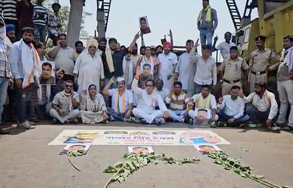 पूर्व विधायक उपाध्याय ने बीजेपी पर साधा निशाना, कुम्हारी टोल प्लाजा पर कांग्रेस का अनोखा प्रदर्शन
