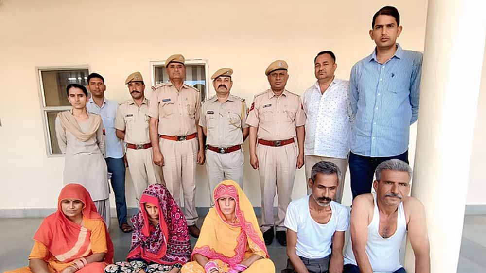 पुलिस ने 72 घंटे से भी कम समय में युवक की हत्या की गुत्थी सुलझाई, तीन महिलाओं समेत पांच आरोपी गिरफ्तार