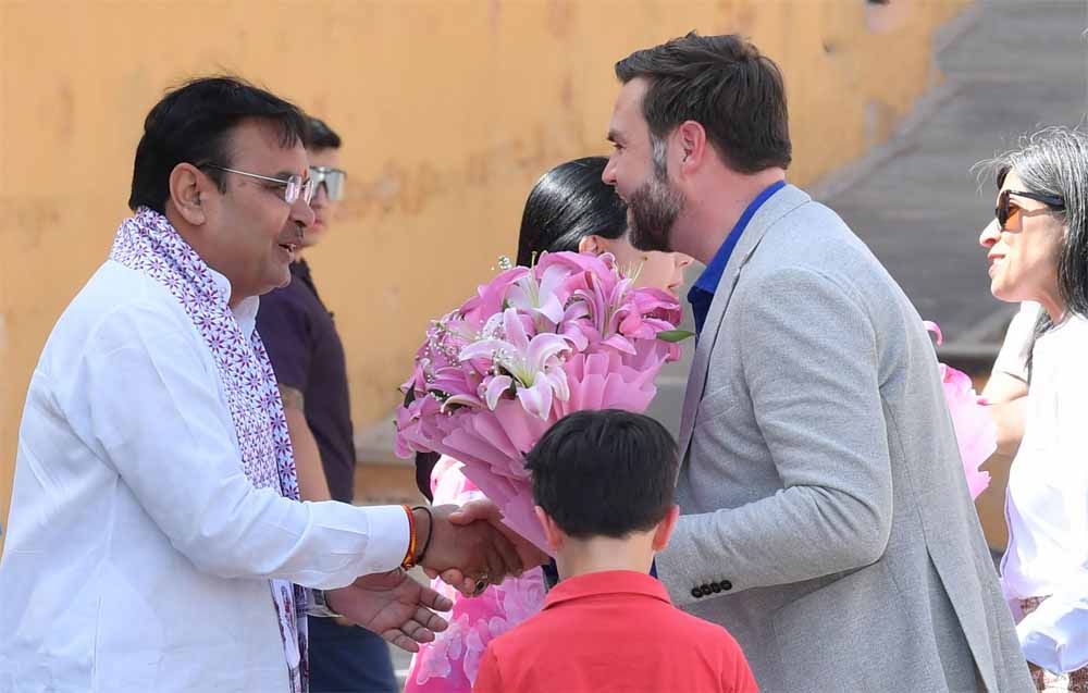 अमेरिका के उपराष्ट्रपति वेंस की जयपुर यात्रा – मुख्यमंत्री भजनलाल शर्मा ने आमेर किले में किया अमेरिकी उपराष्ट्रपति का स्वागत