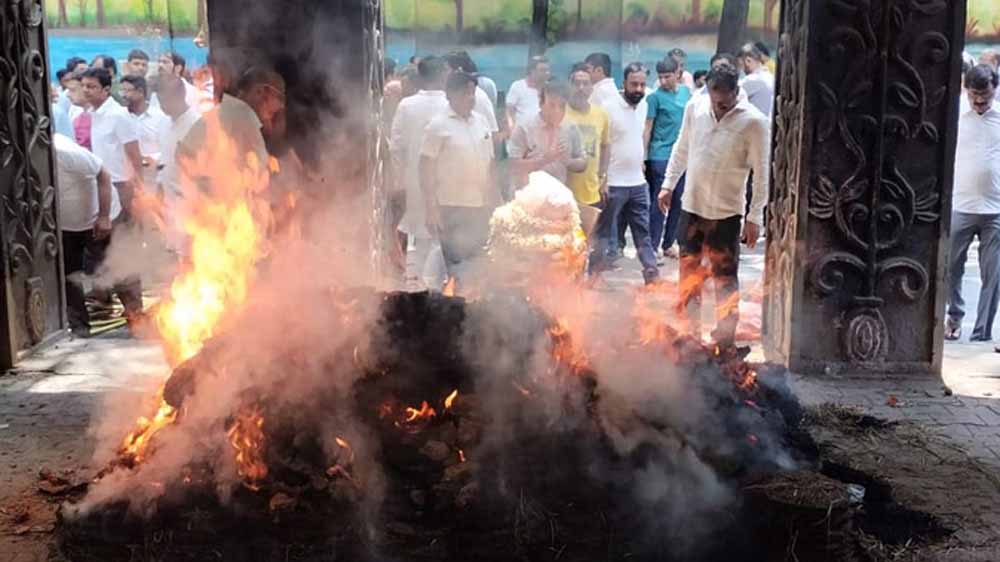 पंचतत्व में विलीन हुए आतंकी हमले में मारे गए दिनेश मिरनिया