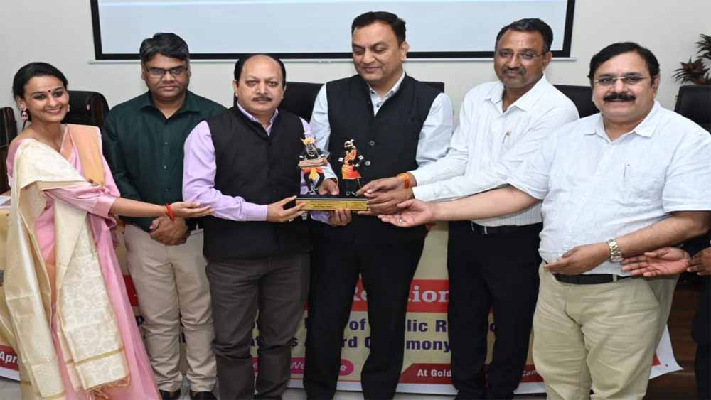 जनसंपर्क अधिकारी विजय वाजपेयी को रामशंकर अग्निहोत्री स्मृति जनसंपर्क पुरस्कार से किया सम्मानित