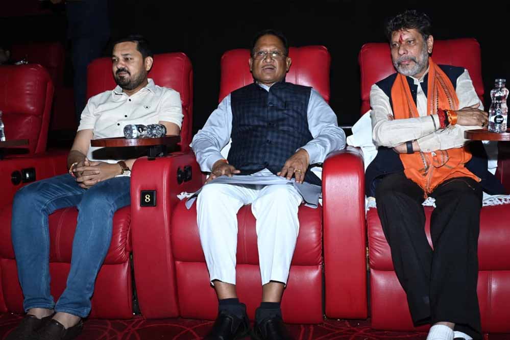 मुख्यमंत्री ने मैग्नेटो मॉल में देखी छत्तीसगढ़ी फिल्म ‘सुहाग’, बोले– फिल्म सिटी से मिलेगा छत्तीसगढ़ी सिनेमा को नया आकाश