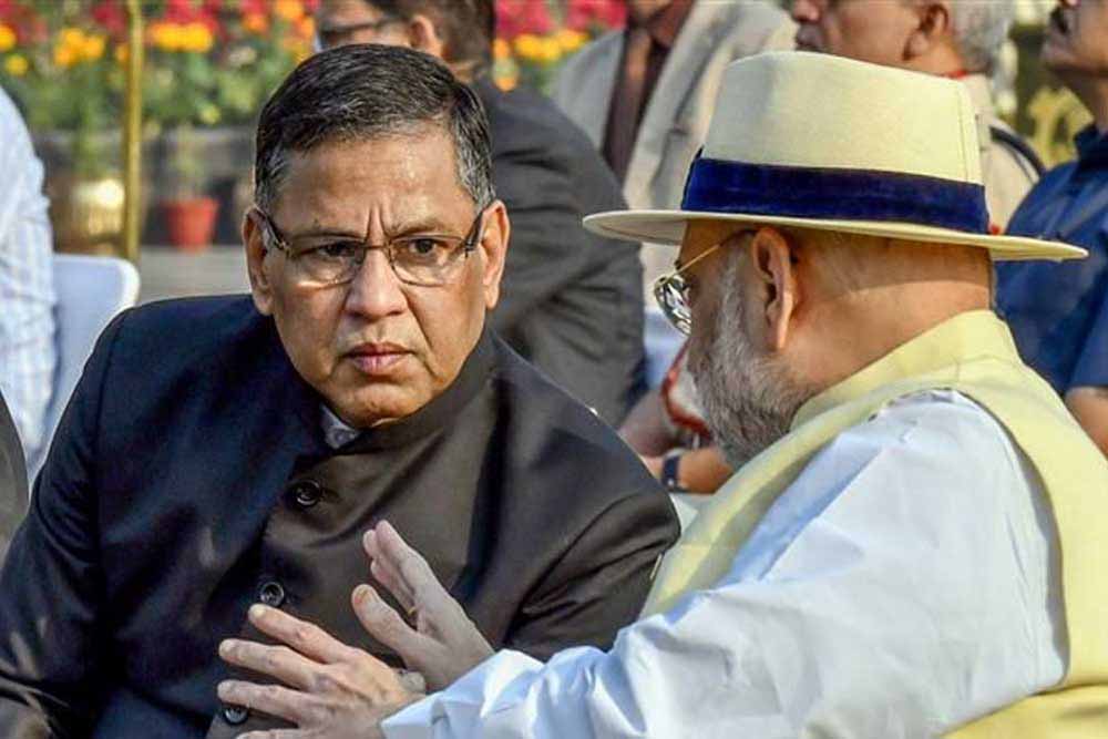 आतंकी हमले की गूंज के बीच छत्तीसगढ़ में देश के खुफिया चीफ तपन डेका