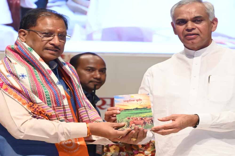 महर्षि दयानंद के जीवन-मूल्यों और विचारों को आत्मसात करने से शारीरिक, मानसिक एवं सामाजिक उन्नति का संकल्प होगा पूरा : राज्यपाल आचार्य देवव्रत