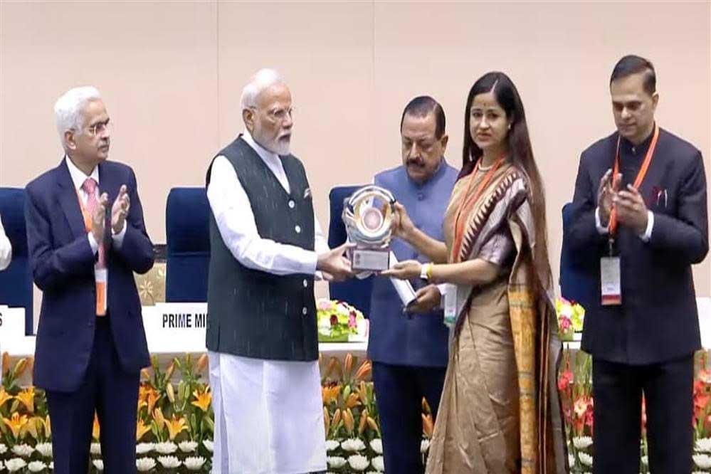 झाबुआ कलेक्टर सुश्री नेहा मीणा लोक प्रशासन में उत्कृष्टता के लिए प्रधानमंत्री पुरस्कार 2024 से सम्मानित
