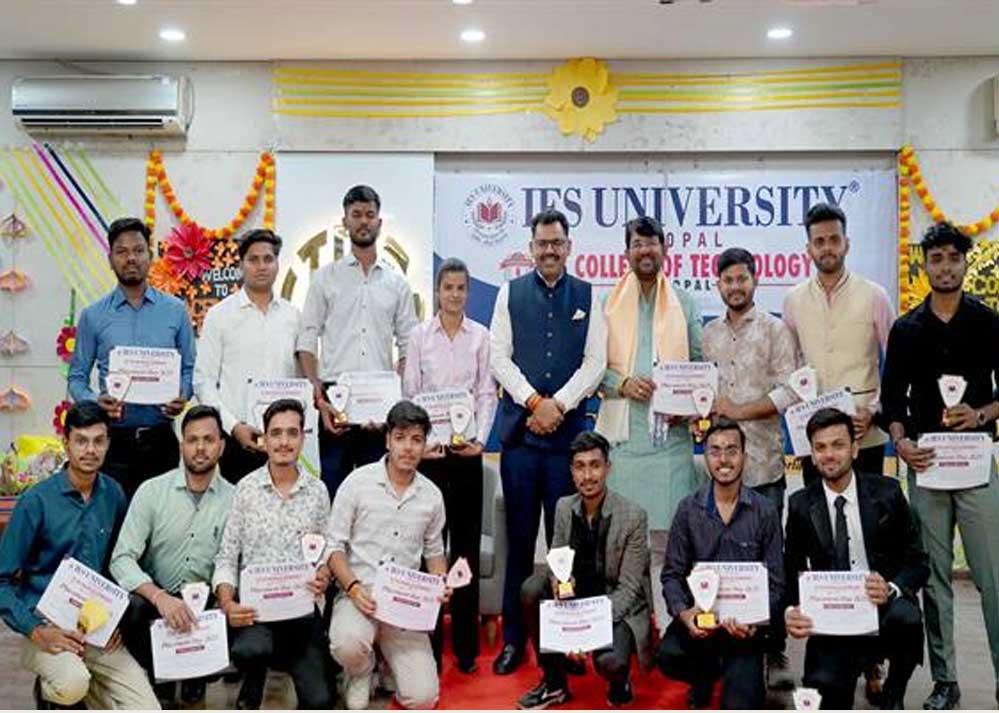मंत्री पटेल ने कहा शिक्षा पूर्ण होने और प्लेसमेंट हो जाने के बाद सभी विद्यार्थी एक नए जीवन की ओर आगे बढ़ेंगे