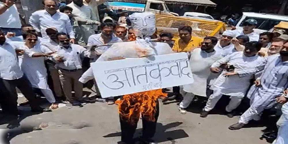 भोपाल आज वक्फ बोर्ड परिसर में पाकिस्तान का पुतला दहन किया गया, प्रदर्शन में मुस्लिम महिलाएं भी हुई शामिल