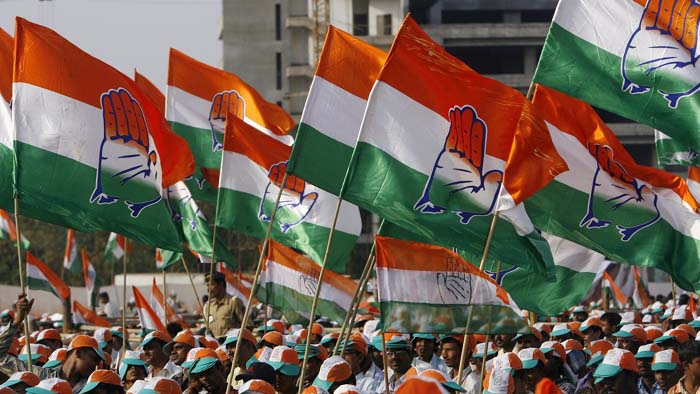 अब कांग्रेस के कार्यक्रमों में नेता सिर्फ भाषण देने मंच पर जाएंगे, बैठने की कुर्सिंयां मंच के सामने लगेंगी