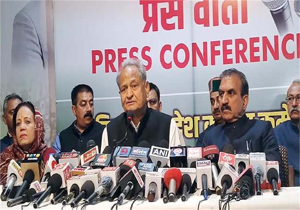 गांधी परिवार के खिलाफ केंद्र की भाजपा सरकार लगातार षड्यंत्र रच रही है: अशोक गहलोत