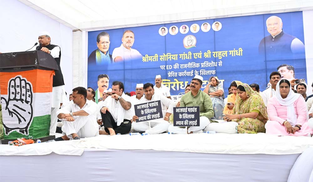 नेशनल हेराल्ड केस में ईडी की कार्रवाई के खिलाफ कांग्रेस ने जयपुर में ईडी दफ्तर के बाहर बड़ा प्रदर्शन किया