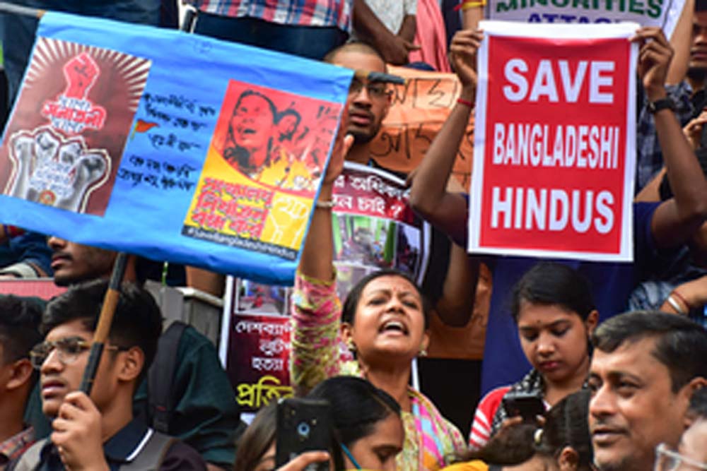 बांग्लादेश में हिंदू प्रिंसिपल को पीटा गया, झूठे आरोप लगाकार इस्तीफा देने पर किया मजबूर