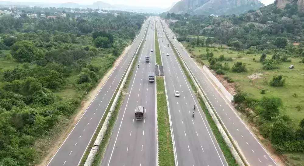 एमपी में बेहतर सड़क कनेक्टिविटी के लिए केंद्रीय मंत्री गडकरी ने बड़ी सौगात दी