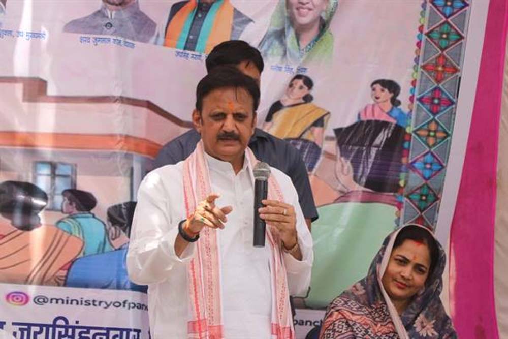 उप मुख्यमंत्री शुक्ल शहडोल की ग्राम पंचायत टिहकी में जल गंगा संवर्धन अभियान की जन-चौपाल में हुए शामिल